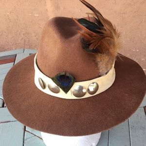 Wool felt  Fedora style hat O/S  hat band is chamois leather w sterling conchos